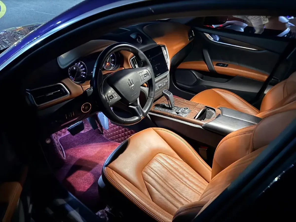 2021 Maserati Ghibli 2.0T 330HP L4 8AT,autocango,china used car exporter,china ev exporter,chinese used car exporter,chinese used ev exporter