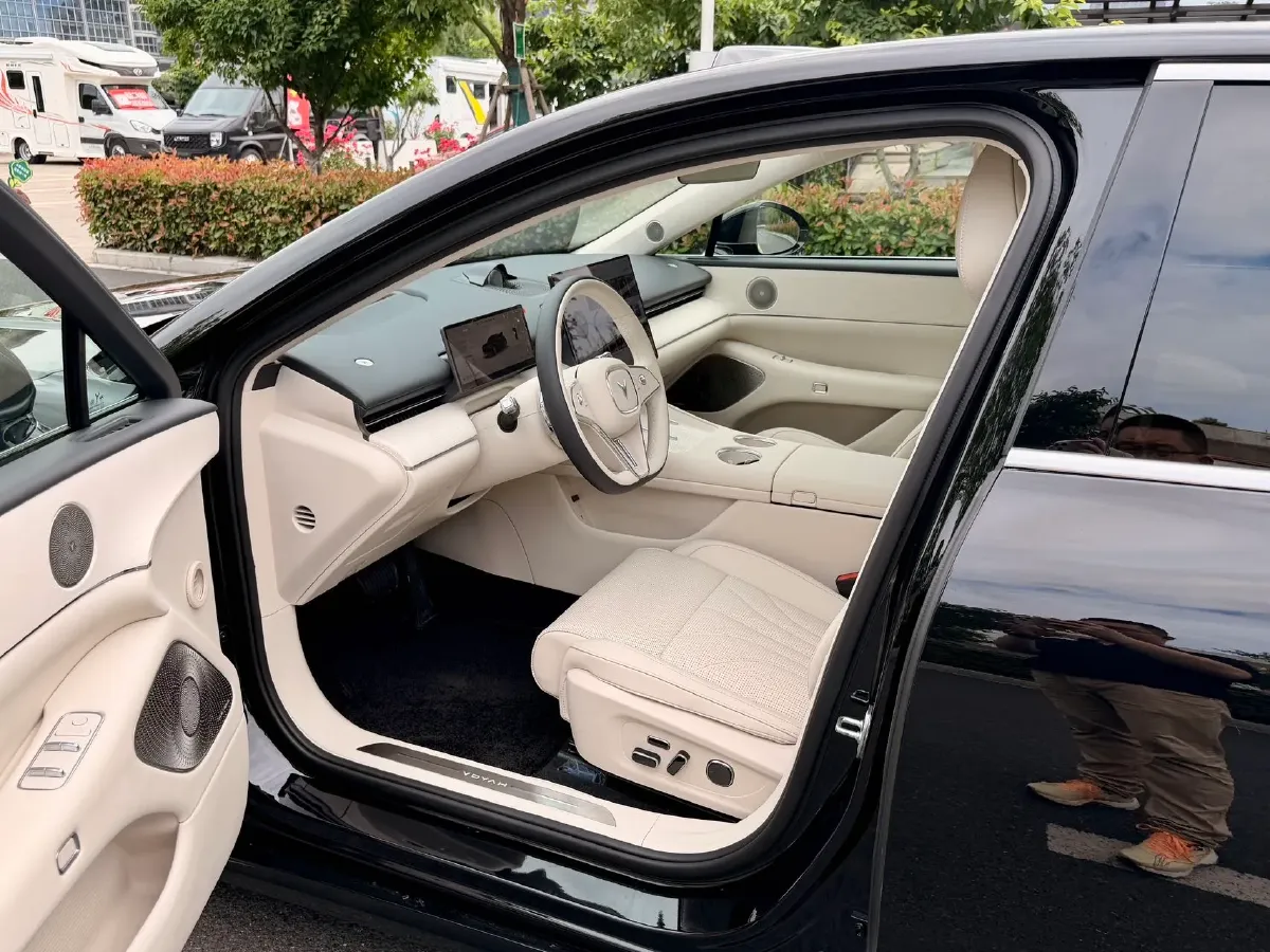 2026 Voyah ZhuiGuang L 1.5T 150HP L4 PHEV,autocango,china used car exporter,china ev exporter,chinese used car exporter,chinese used ev exporter