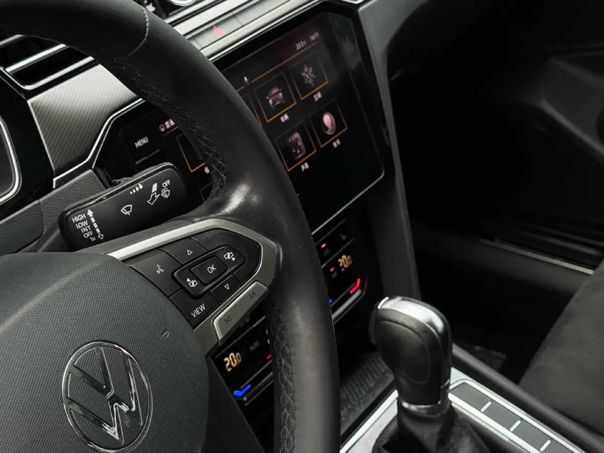 2020 Volkswagen Magotan 2.0T 186HP L4 7DCT,autocango,china used car exporter,china ev exporter,chinese used car exporter,chinese used ev exporter