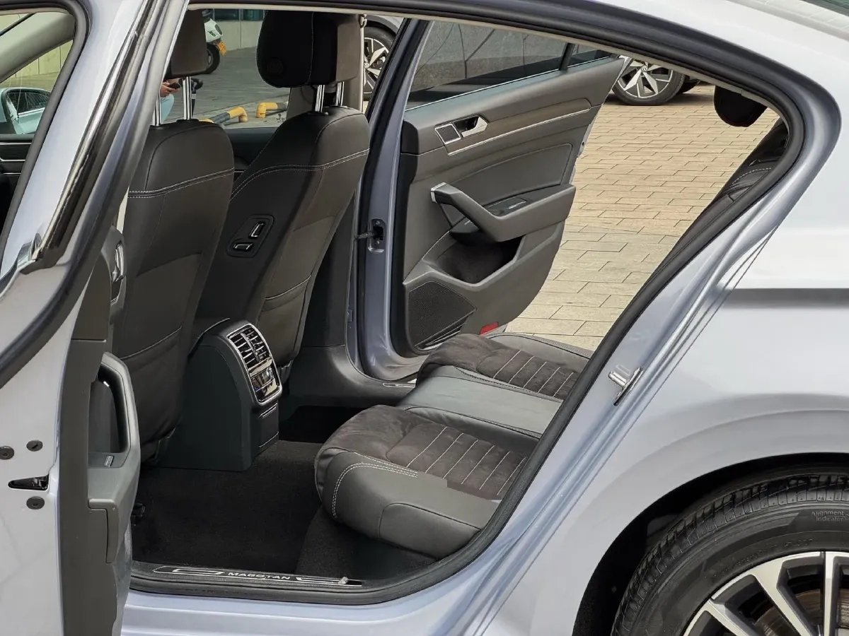 2020 Volkswagen Magotan 2.0T 186HP L4 7DCT,autocango,china used car exporter,china ev exporter,chinese used car exporter,chinese used ev exporter