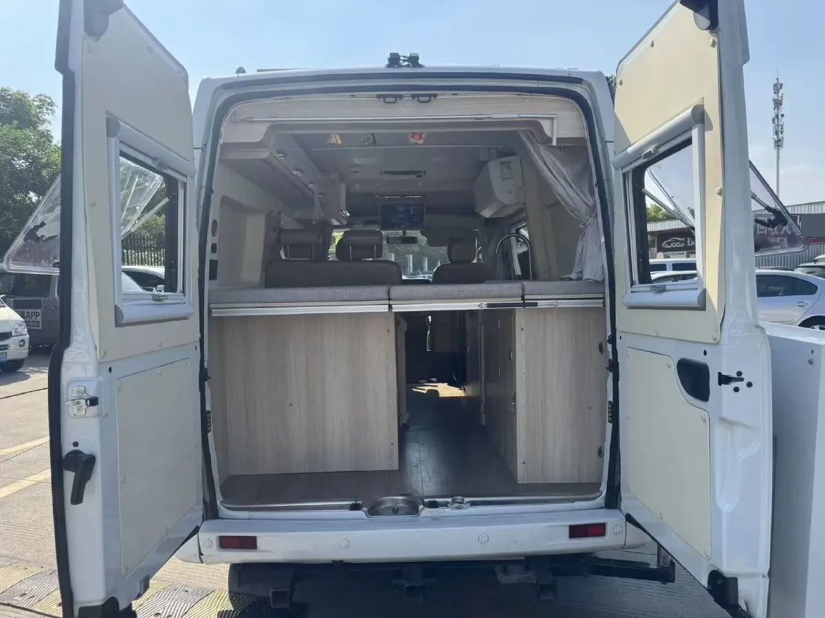 2021 MAXUS XinTu V80 2.0T 127HP L4 6MT,autocango,china used car exporter,china ev exporter,chinese used car exporter,chinese used ev exporter