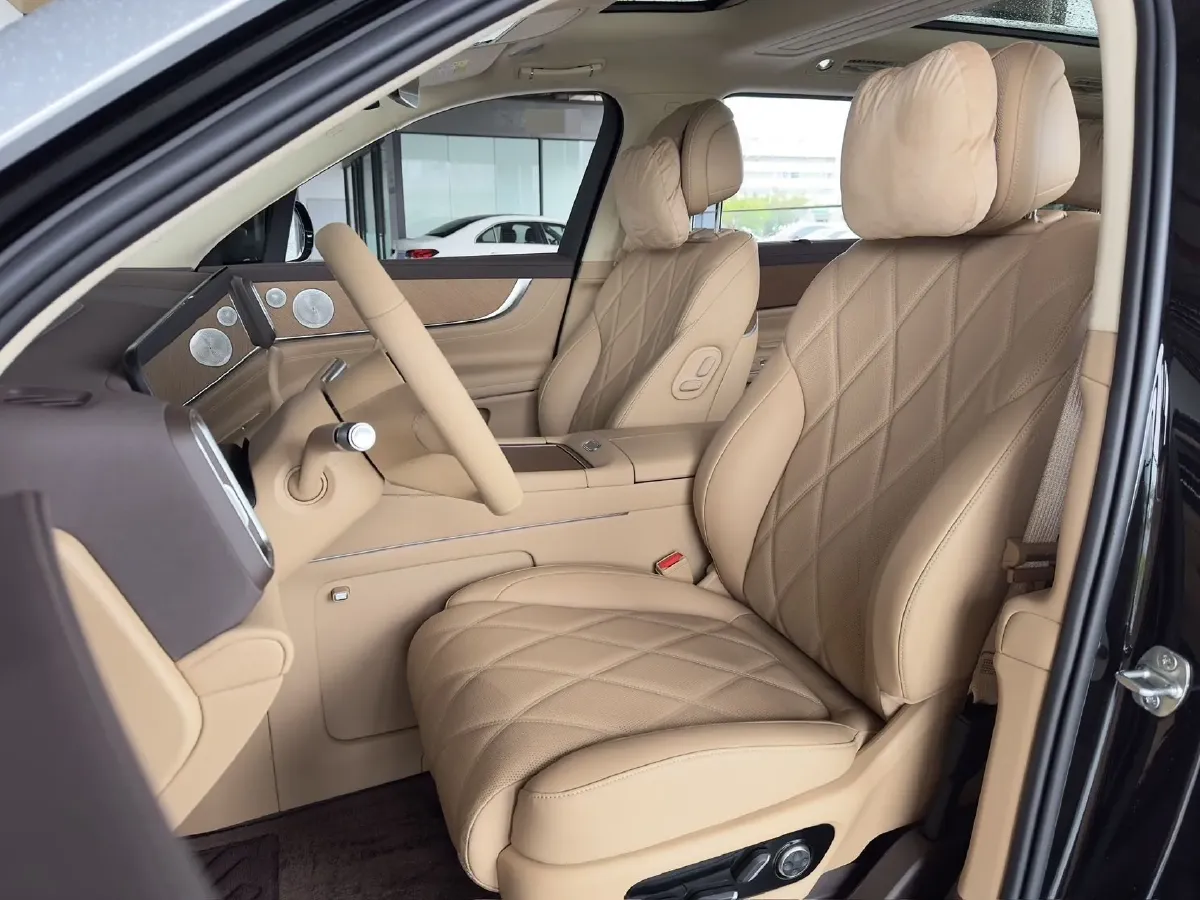 2025 AITO AITO M9 REEV 160HP REEV 52KWH,autocango,china used car exporter,china ev exporter,chinese used car exporter,chinese used ev exporter