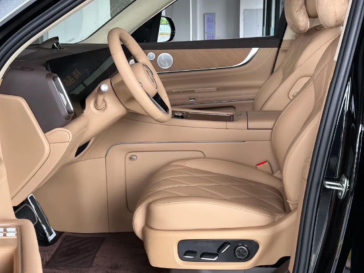 2025 AITO AITO M9 REEV 160HP REEV 52KWH,autocango,china used car exporter,china ev exporter,chinese used car exporter,chinese used ev exporter