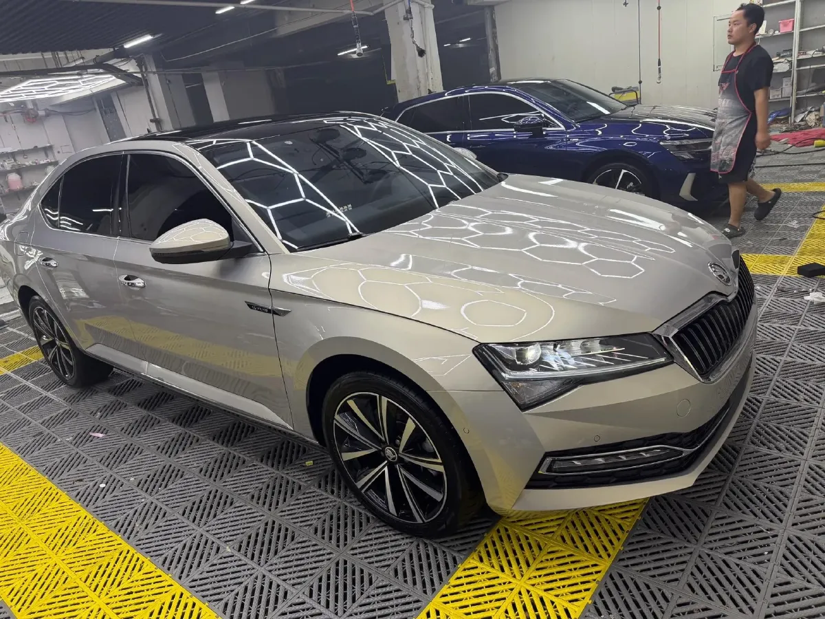 2022 Skoda Superb 1.4T 150HP L4 7DCT,autocango,china used car exporter,china ev exporter,chinese used car exporter,chinese used ev exporter