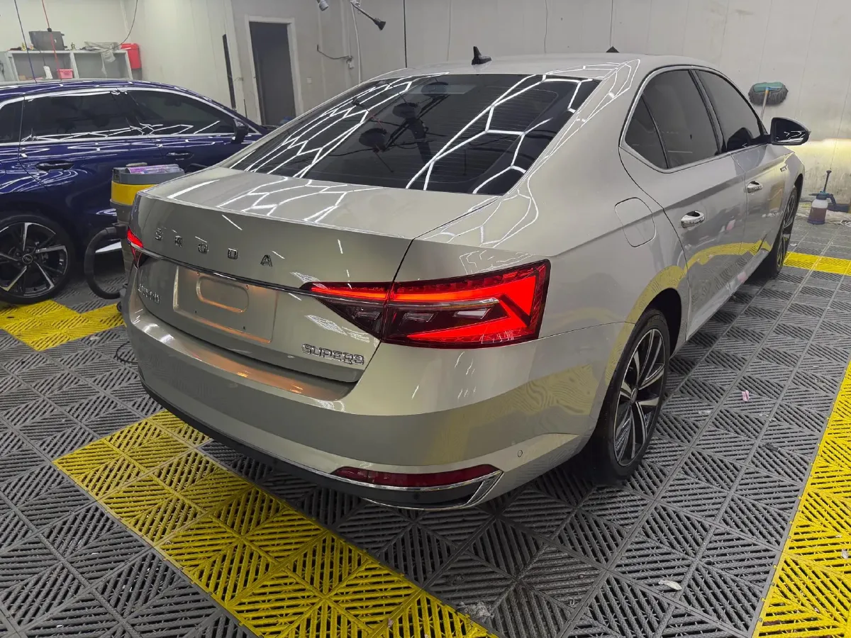 2022 Skoda Superb 1.4T 150HP L4 7DCT,autocango,china used car exporter,china ev exporter,chinese used car exporter,chinese used ev exporter