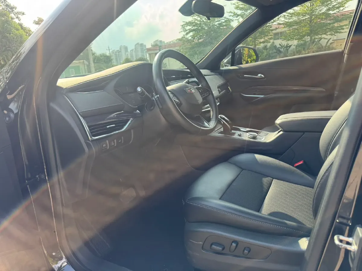 2021 Cadillac XT4 2.0T 237HP L4 9AT,autocango,china used car exporter,china ev exporter,chinese used car exporter,chinese used ev exporter