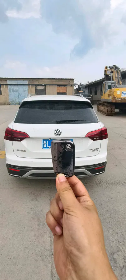 2019 Jeep Cherokee 2.0T 234HP L4 9AT,autocango,china used car exporter,china ev exporter,chinese used car exporter,chinese used ev exporter