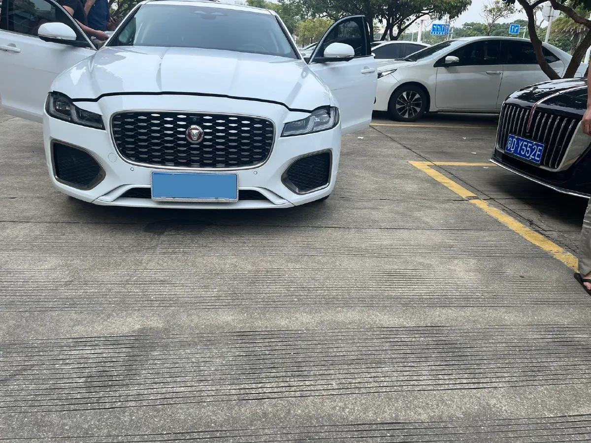 2022 Jaguar XFL 2.0T 200HP L4 8AT,autocango,china used car exporter,china ev exporter,chinese used car exporter,chinese used ev exporter