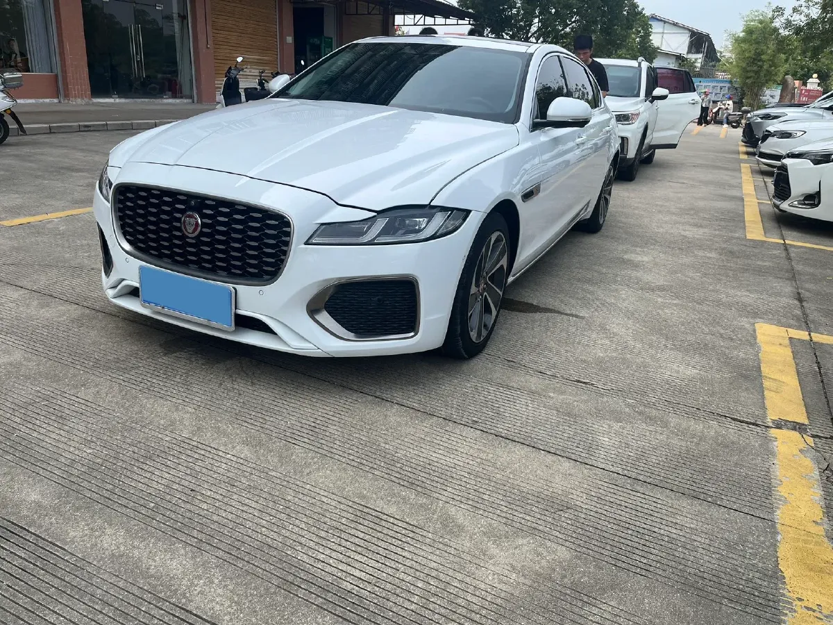 2022 Jaguar XFL 2.0T 200HP L4 8AT,autocango,china used car exporter,china ev exporter,chinese used car exporter,chinese used ev exporter