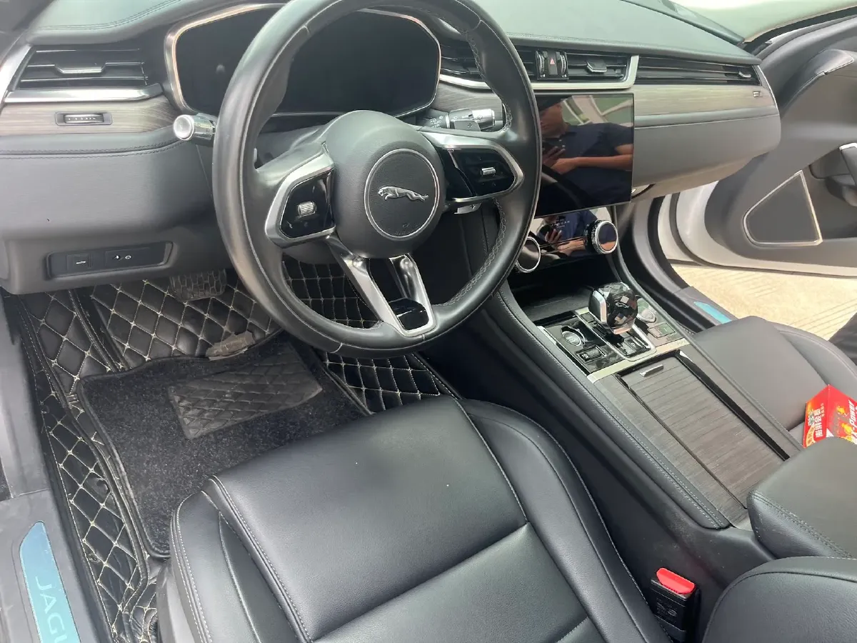 2022 Jaguar XFL 2.0T 200HP L4 8AT,autocango,china used car exporter,china ev exporter,chinese used car exporter,chinese used ev exporter