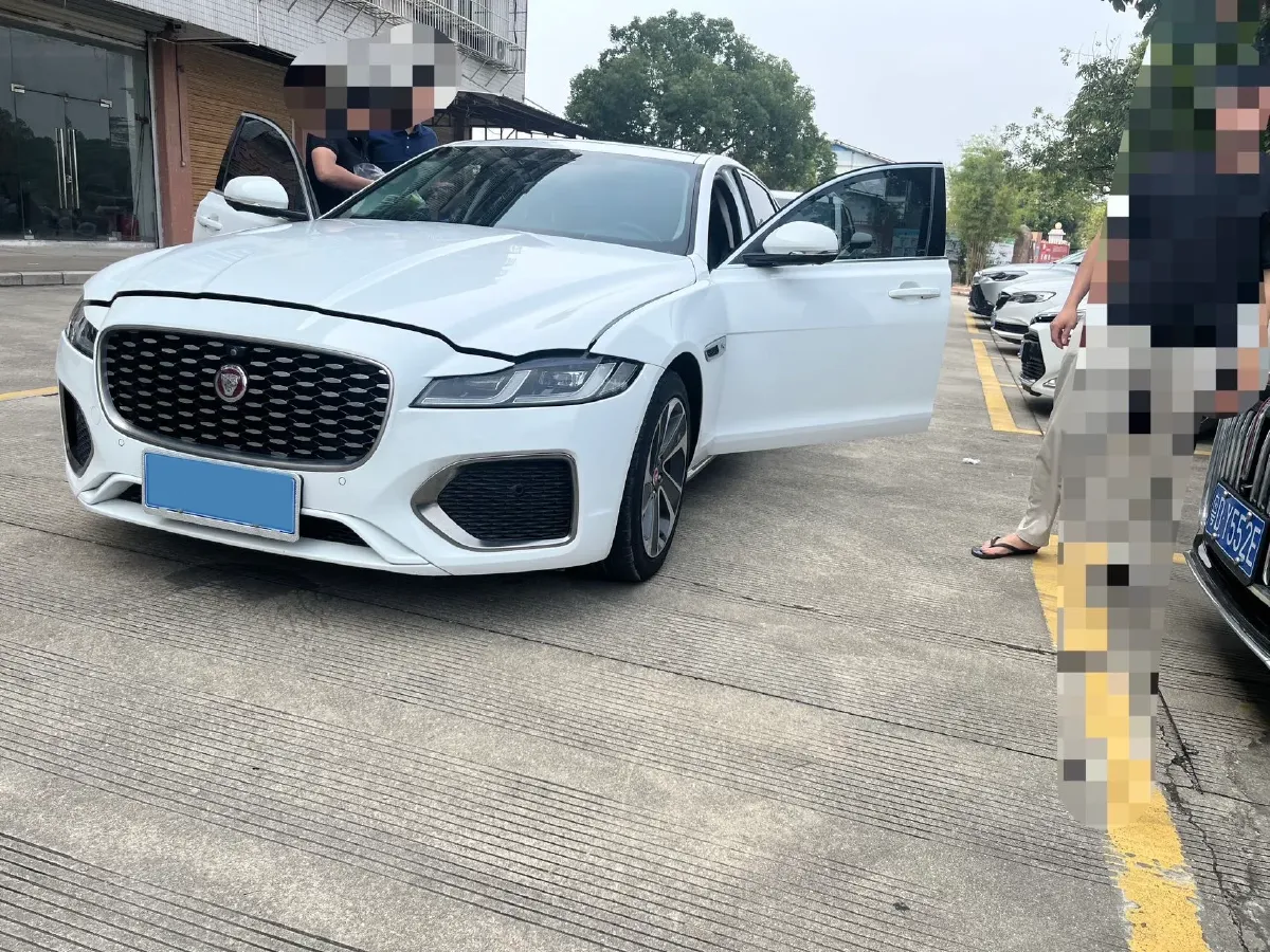 2022 Jaguar XFL 2.0T 200HP L4 8AT,autocango,china used car exporter,china ev exporter,chinese used car exporter,chinese used ev exporter