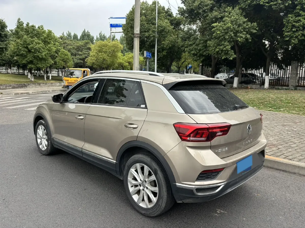 2020 Volkswagen T-Roc 1.4T 131HP L4 7DCT,autocango,china used car exporter,china ev exporter,chinese used car exporter,chinese used ev exporter