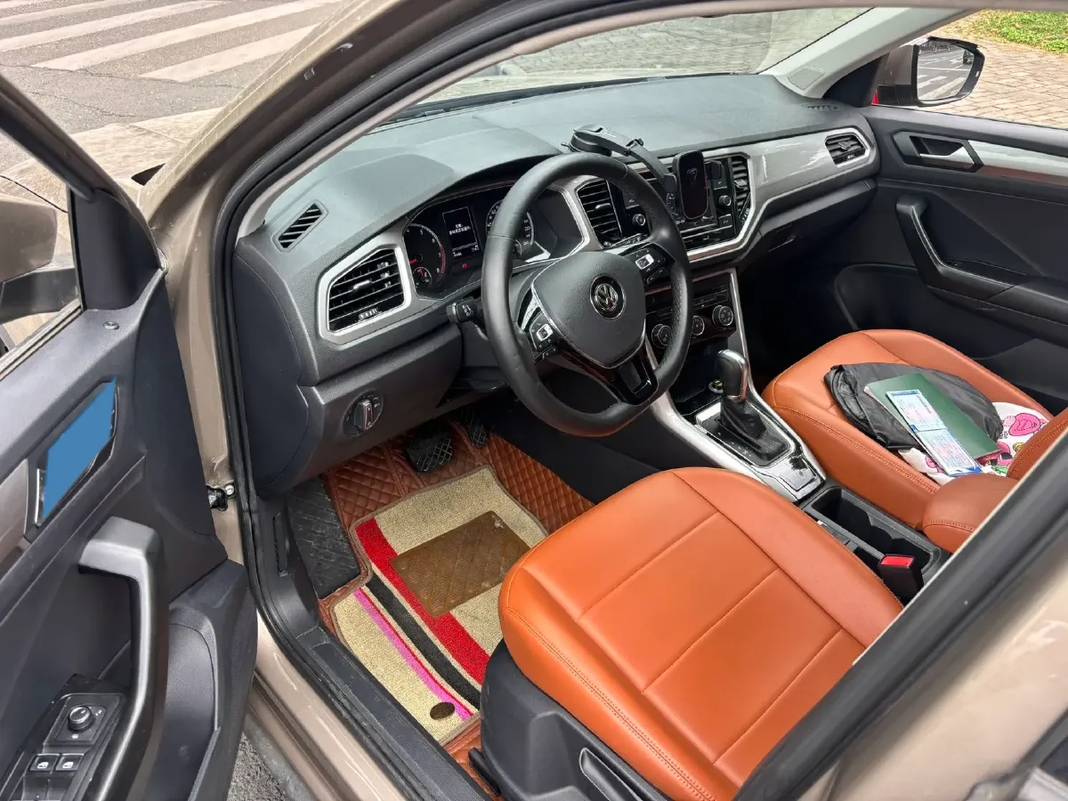 2020 Volkswagen T-Roc 1.4T 131HP L4 7DCT,autocango,china used car exporter,china ev exporter,chinese used car exporter,chinese used ev exporter
