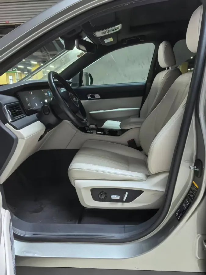 2020 Li ONE Range Extended 131HP REEV 40.5KWH,autocango,china used car exporter,china ev exporter,chinese used car exporter,chinese used ev exporter