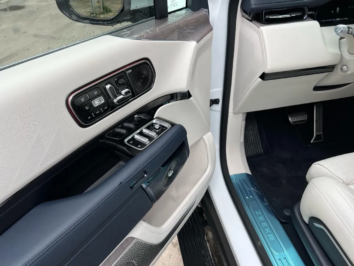 2025 Zeekr 9X 2.0T 279HP L4 1DHT PHEV,autocango,china used car exporter,china ev exporter,chinese used car exporter,chinese used ev exporter