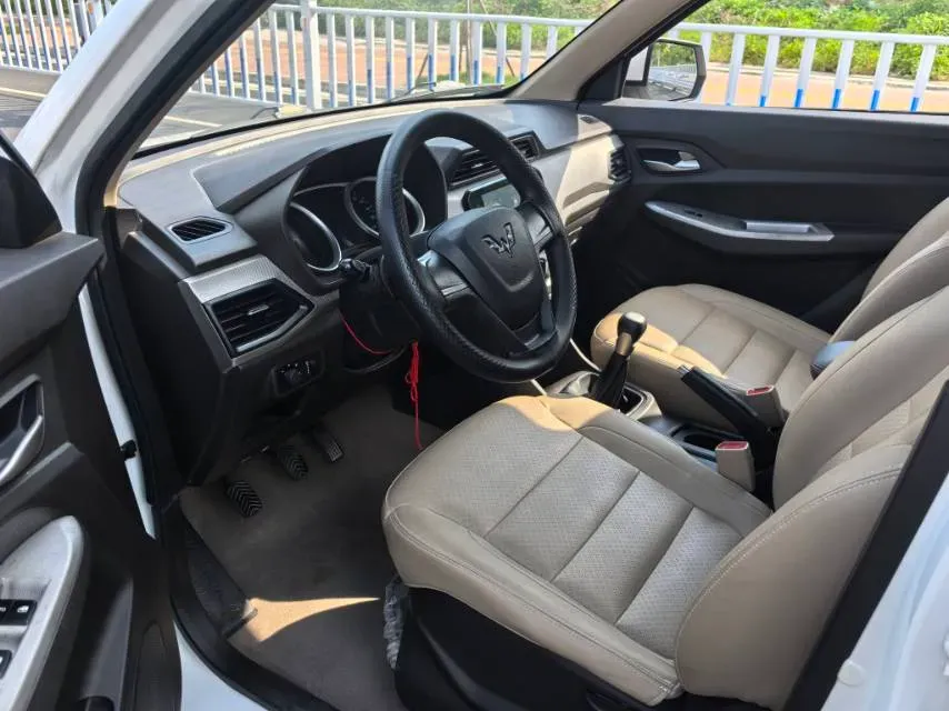 2018 WuLing HongGuang 1.5L 105HP L4 5MT,autocango,china used car exporter,china ev exporter,chinese used car exporter,chinese used ev exporter