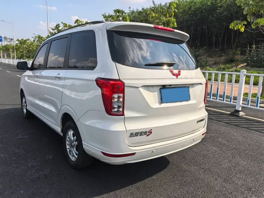 2018 WuLing HongGuang 1.5L 105HP L4 5MT,autocango,china used car exporter,china ev exporter,chinese used car exporter,chinese used ev exporter