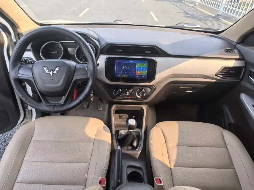 2018 WuLing HongGuang 1.5L 105HP L4 5MT,autocango,china used car exporter,china ev exporter,chinese used car exporter,chinese used ev exporter