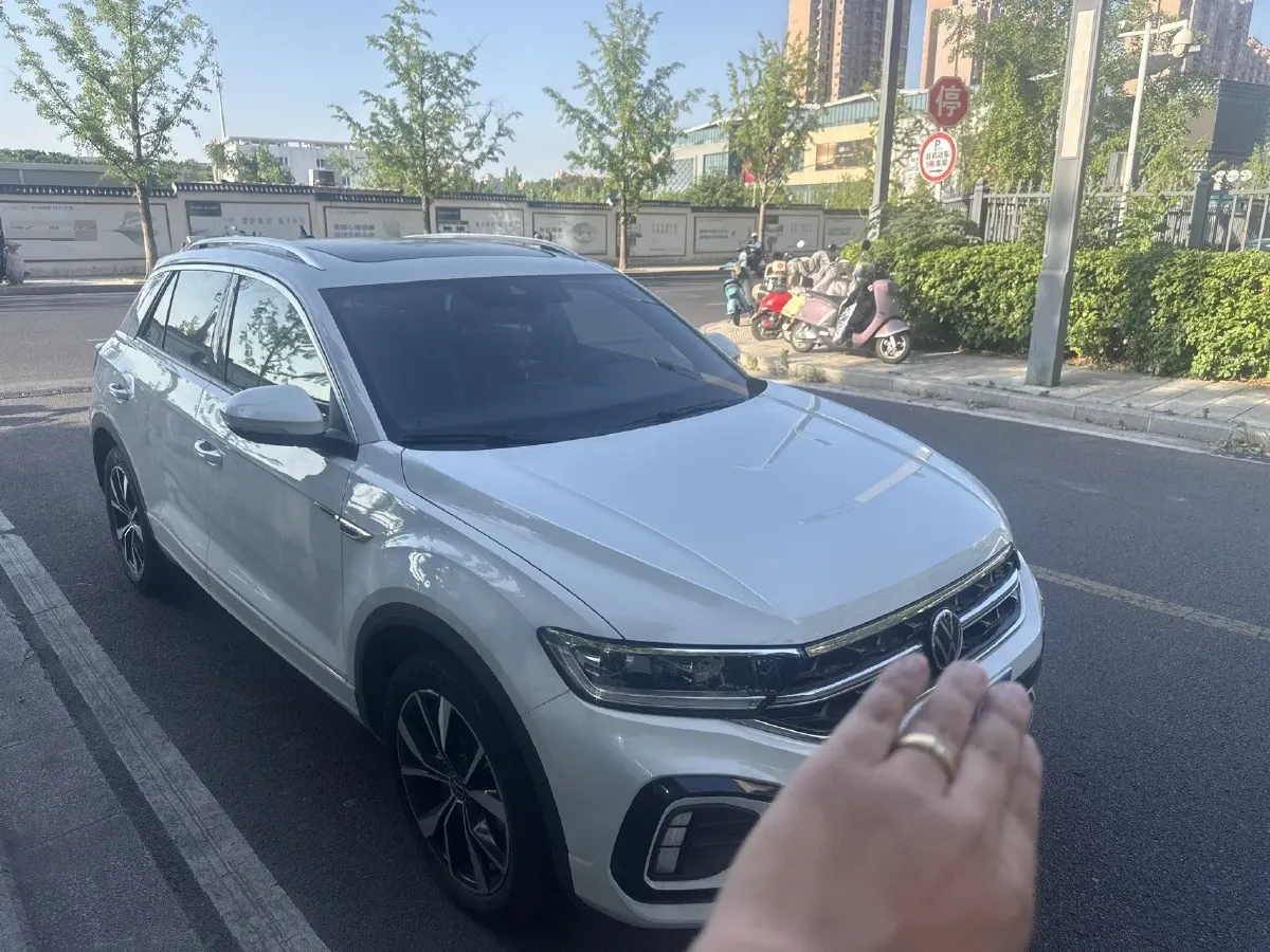 2023 Volkswagen T-Roc 1.5T 160HP L4 7DCT,autocango,china used car exporter,china ev exporter,chinese used car exporter,chinese used ev exporter