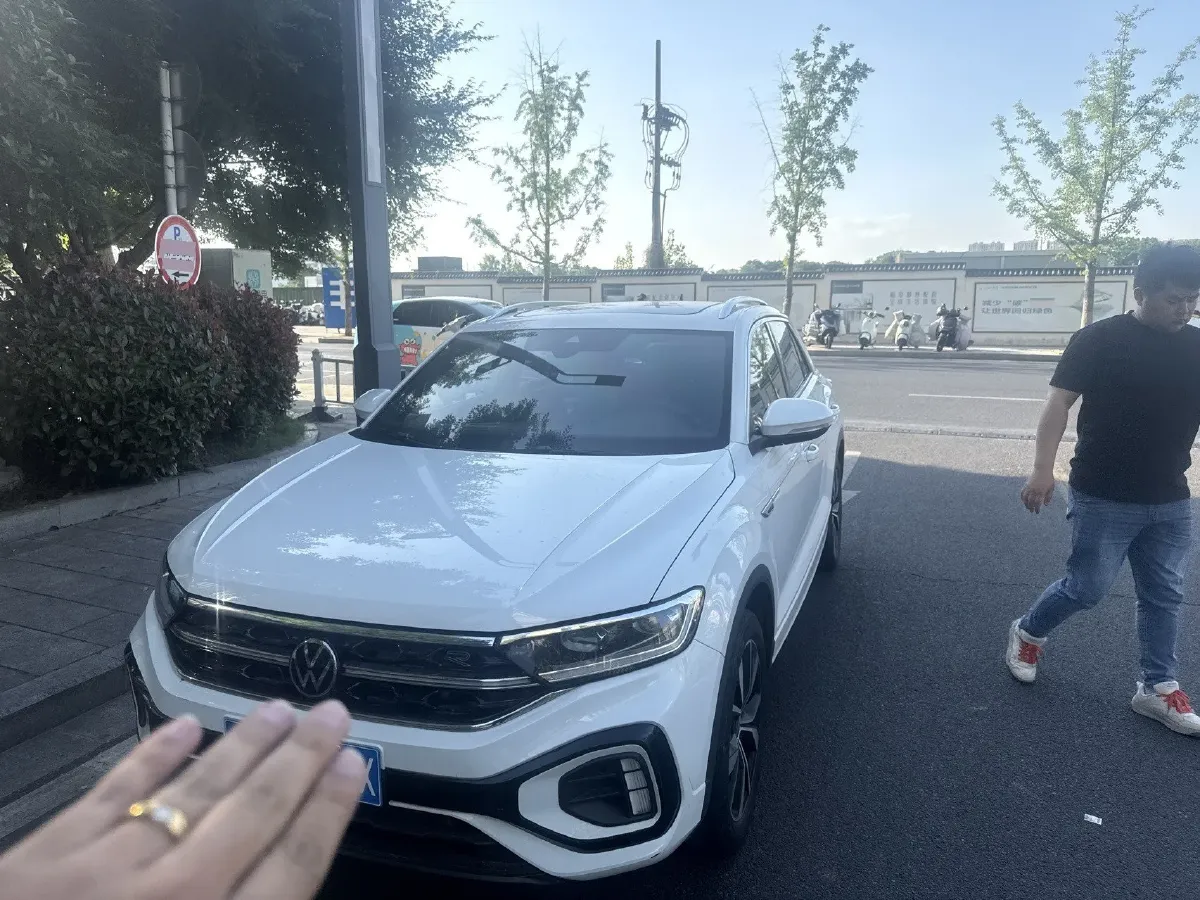 2023 Volkswagen T-Roc 1.5T 160HP L4 7DCT,autocango,china used car exporter,china ev exporter,chinese used car exporter,chinese used ev exporter