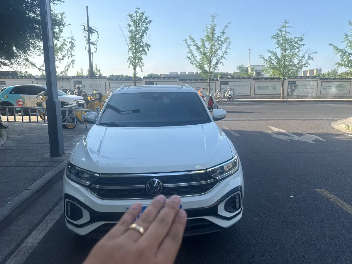2023 Volkswagen T-Roc 1.5T 160HP L4 7DCT,autocango,china used car exporter,china ev exporter,chinese used car exporter,chinese used ev exporter