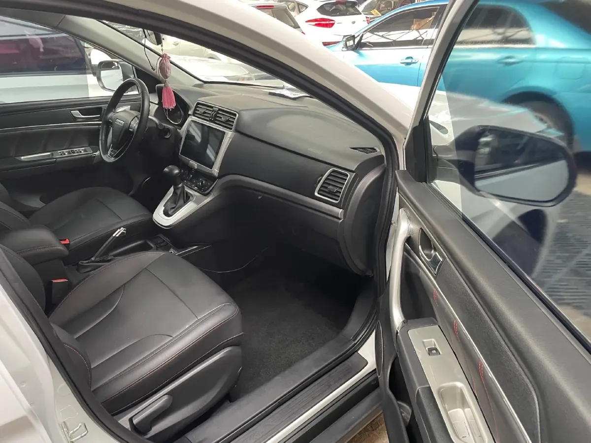2019 Haval M6 1.5T 150HP L4 7DCT,autocango,china used car exporter,china ev exporter,chinese used car exporter,chinese used ev exporter