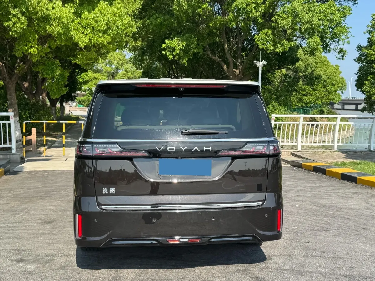 2025 Voyah Dream 1.5T 150HP L4 PHEV 41.7KWH,autocango,china used car exporter,china ev exporter,chinese used car exporter,chinese used ev exporter