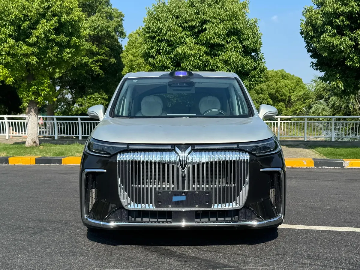 2025 Voyah Dream 1.5T 150HP L4 PHEV 41.7KWH,autocango,china used car exporter,china ev exporter,chinese used car exporter,chinese used ev exporter