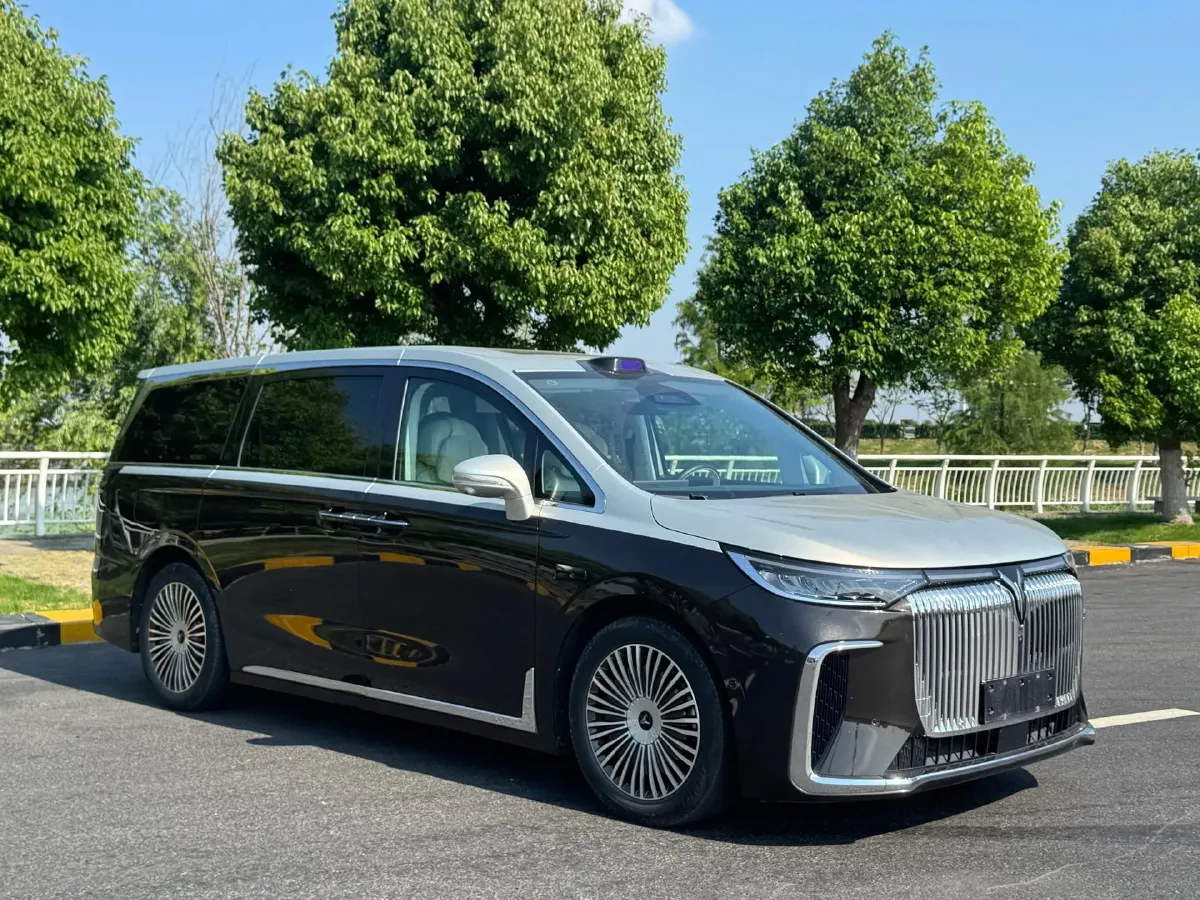 2025 Voyah Dream 1.5T 150HP L4 PHEV 41.7KWH,autocango,china used car exporter,china ev exporter,chinese used car exporter,chinese used ev exporter