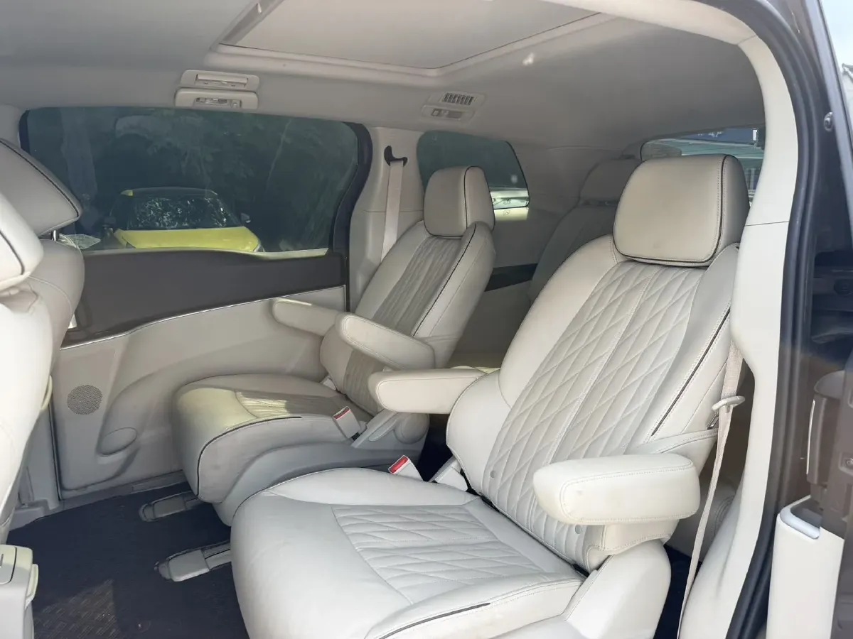 2021 Buick GL8 2.0T 237HP L4 9AT,autocango,china used car exporter,china ev exporter,chinese used car exporter,chinese used ev exporter