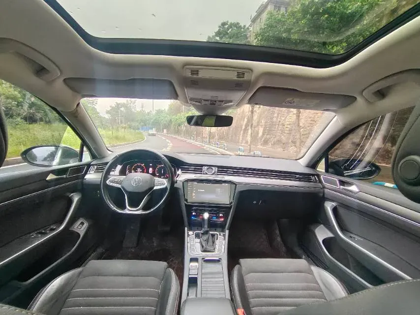 2020 Volkswagen Magotan 2.0T 220HP L4 7DCT,autocango,china used car exporter,china ev exporter,chinese used car exporter,chinese used ev exporter