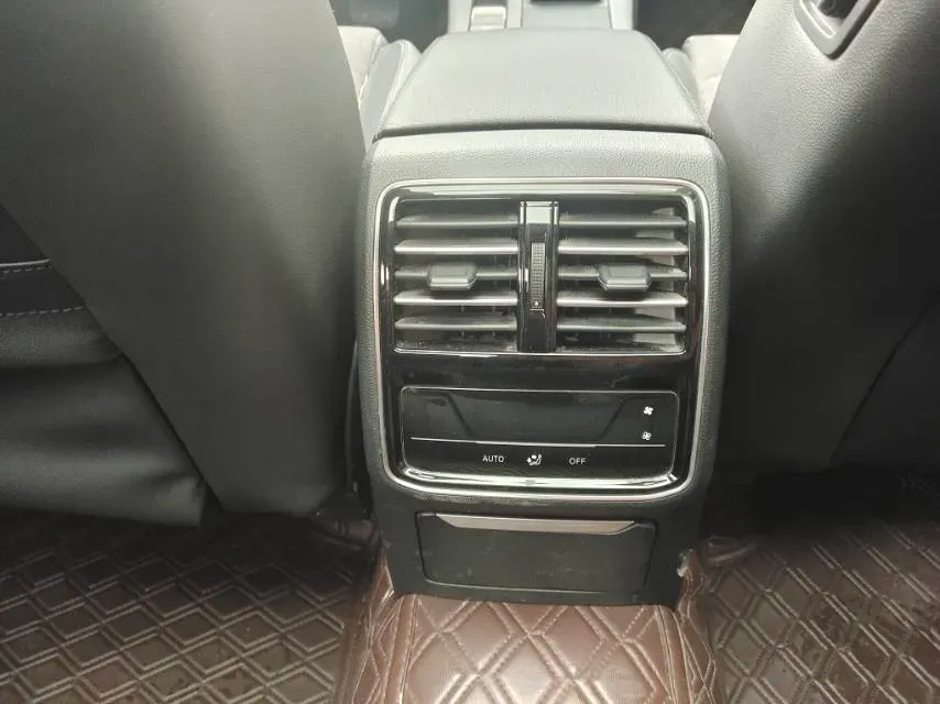 2020 Volkswagen Magotan 2.0T 220HP L4 7DCT,autocango,china used car exporter,china ev exporter,chinese used car exporter,chinese used ev exporter