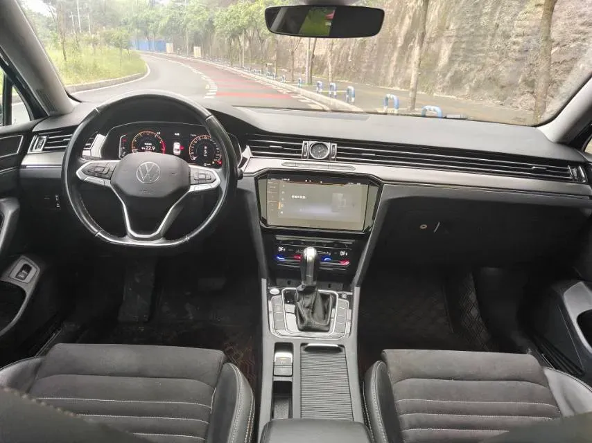 2020 Volkswagen Magotan 2.0T 220HP L4 7DCT,autocango,china used car exporter,china ev exporter,chinese used car exporter,chinese used ev exporter