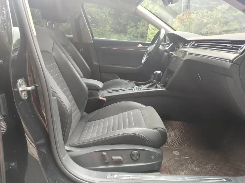 2020 Volkswagen Magotan 2.0T 220HP L4 7DCT,autocango,china used car exporter,china ev exporter,chinese used car exporter,chinese used ev exporter