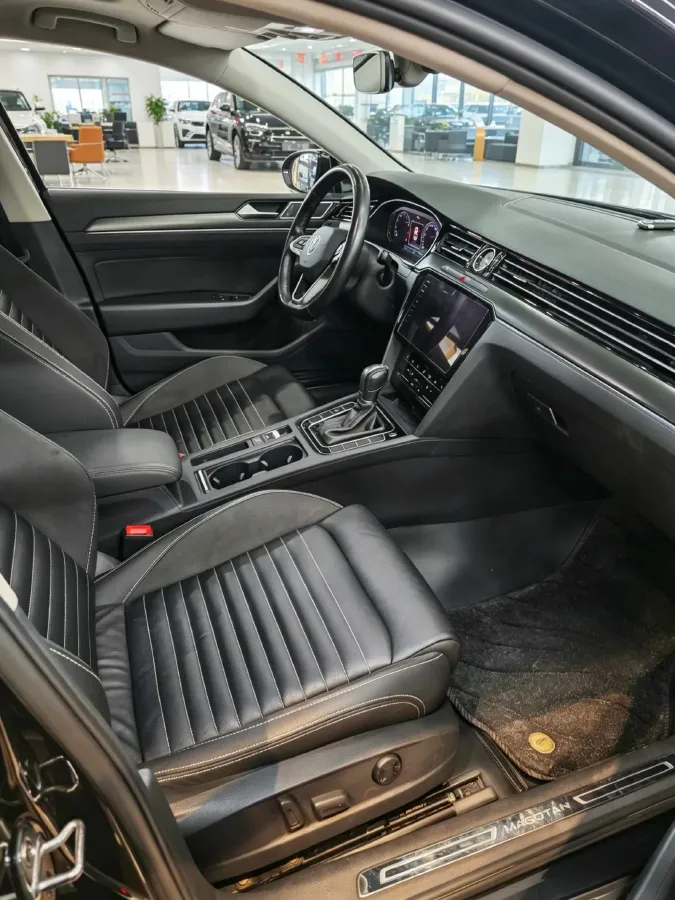 2020 Volkswagen Magotan 2.0T 186HP L4 7DCT,autocango,china used car exporter,china ev exporter,chinese used car exporter,chinese used ev exporter