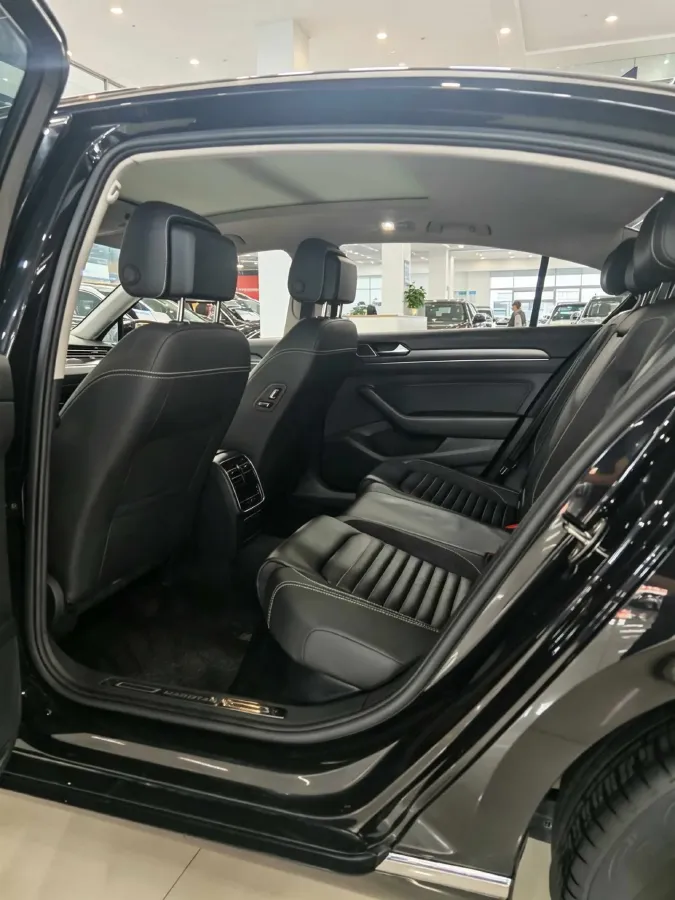 2020 Volkswagen Magotan 2.0T 186HP L4 7DCT,autocango,china used car exporter,china ev exporter,chinese used car exporter,chinese used ev exporter