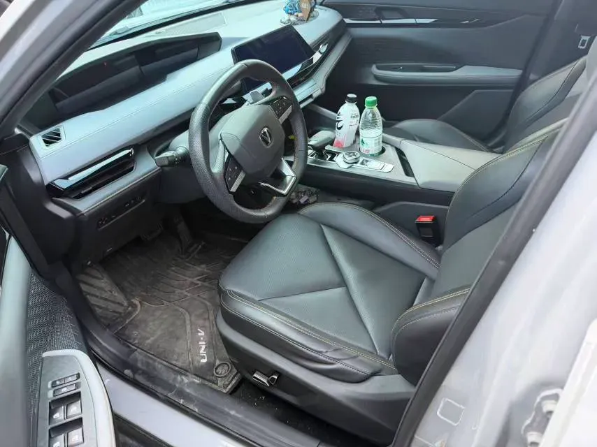 2022 ChangAn UNI-V 1.5T 188HP L4 7DCT,autocango,china used car exporter,china ev exporter,chinese used car exporter,chinese used ev exporter