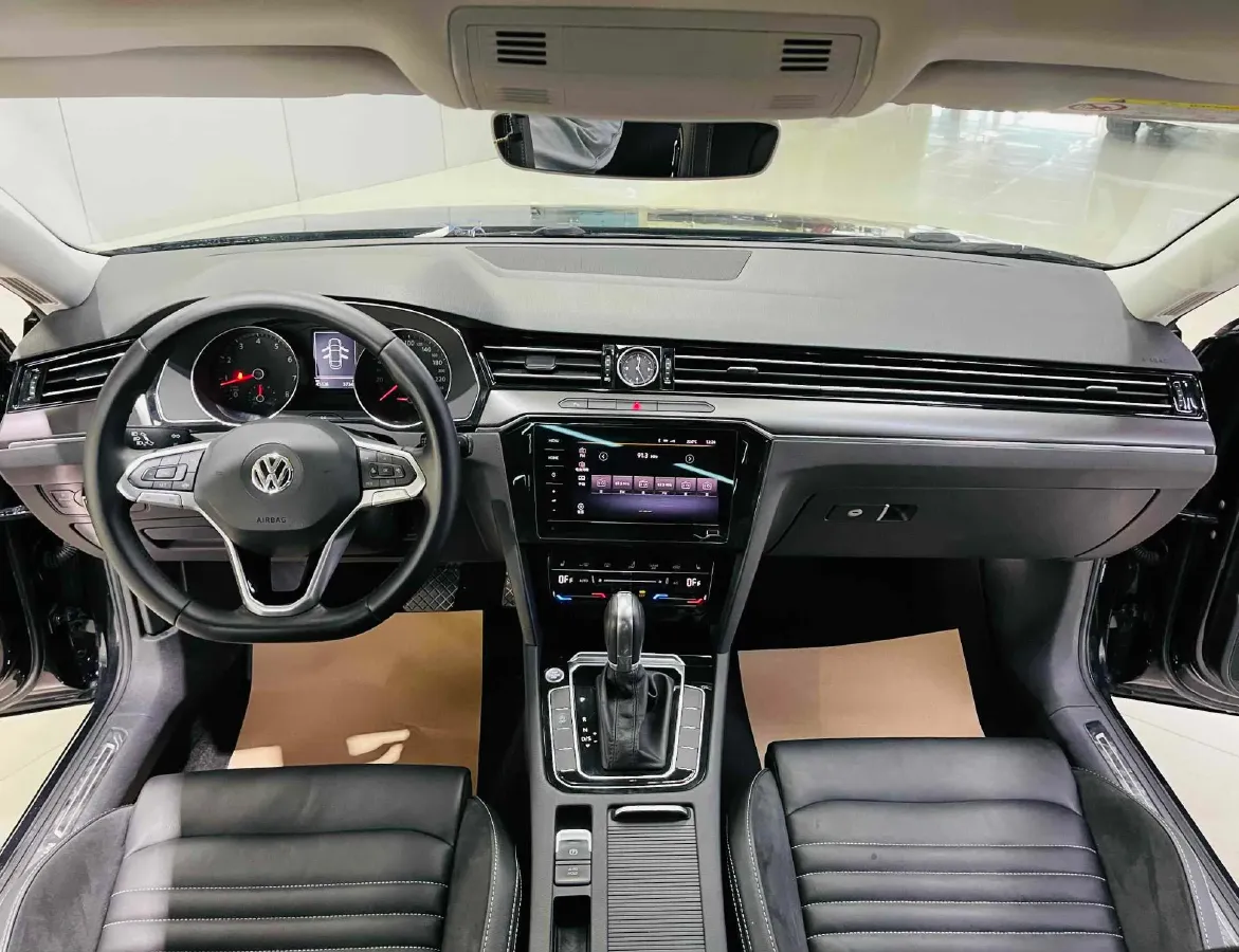 2020 Volkswagen Magotan 2.0T 186HP L4 7DCT,autocango,china used car exporter,china ev exporter,chinese used car exporter,chinese used ev exporter
