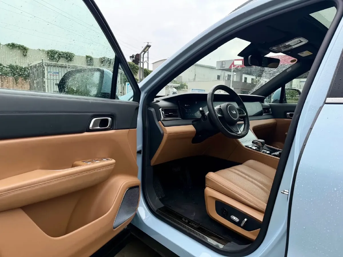 2020 Li ONE Range Extended 131HP REEV 40.5KWH,autocango,china used car exporter,china ev exporter,chinese used car exporter,chinese used ev exporter
