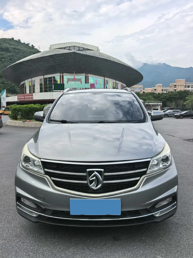 2019 BaoJun 730 1.5T 150HP L4 6DCT,autocango,china used car exporter,china ev exporter,chinese used car exporter,chinese used ev exporter