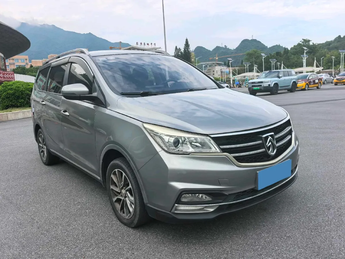 2019 BaoJun 730 1.5T 150HP L4 6DCT,autocango,china used car exporter,china ev exporter,chinese used car exporter,chinese used ev exporter