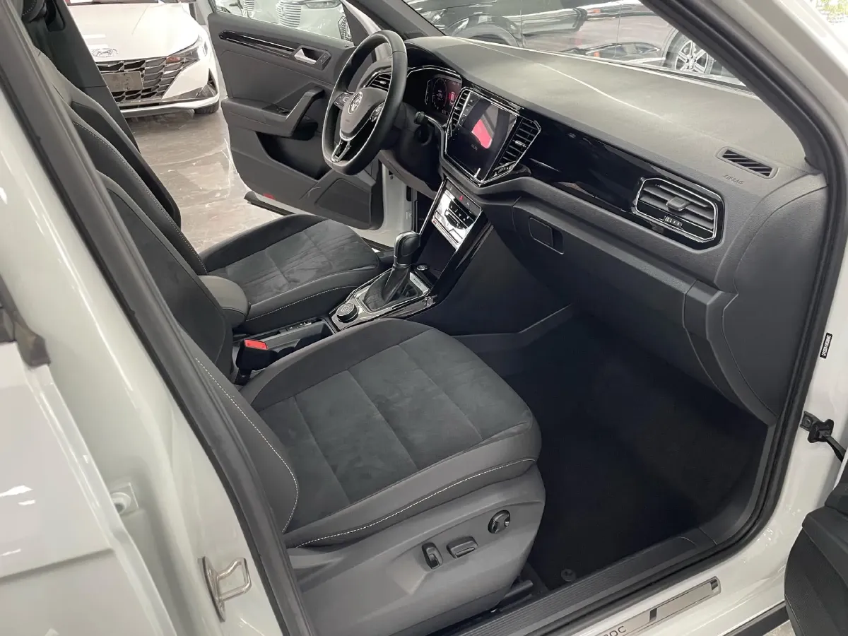 2021 Volkswagen T-Roc 1.4T 150HP L4 7DCT,autocango,china used car exporter,china ev exporter,chinese used car exporter,chinese used ev exporter