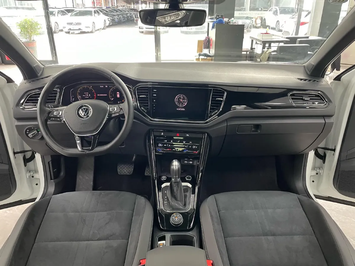 2021 Volkswagen T-Roc 1.4T 150HP L4 7DCT,autocango,china used car exporter,china ev exporter,chinese used car exporter,chinese used ev exporter