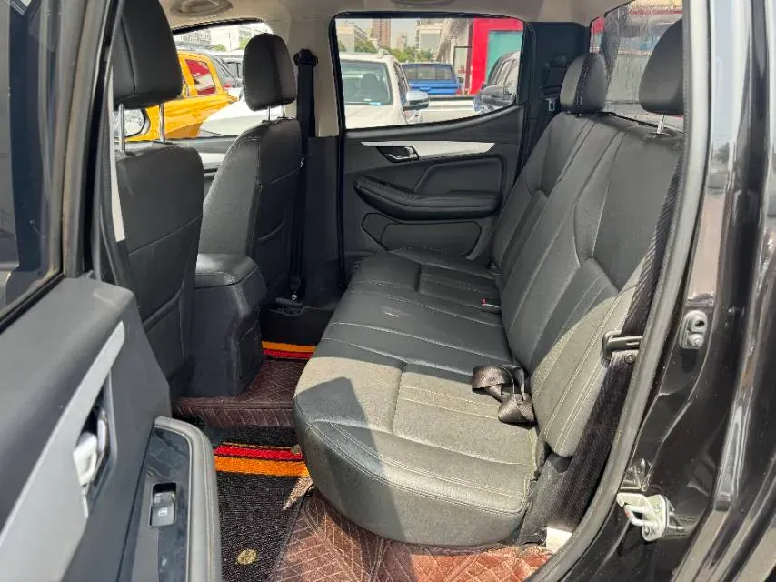 2023 Isuzu RE-MAX Jim 2.5T 143HP L4 6MT,autocango,china used car exporter,china ev exporter,chinese used car exporter,chinese used ev exporter
