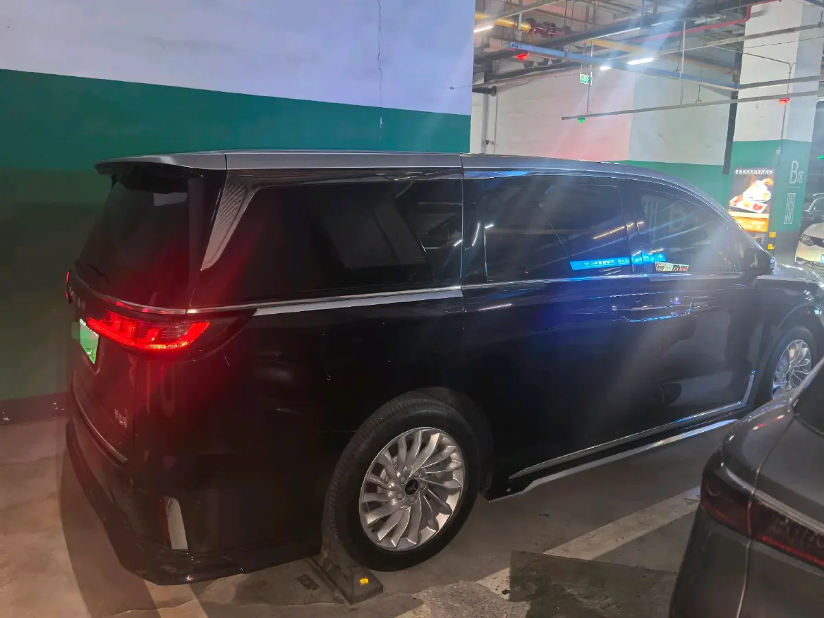 2024 Voyah Dream 1.5T 150HP L4 PHEV 43KWH,autocango,china used car exporter,china ev exporter,chinese used car exporter,chinese used ev exporter