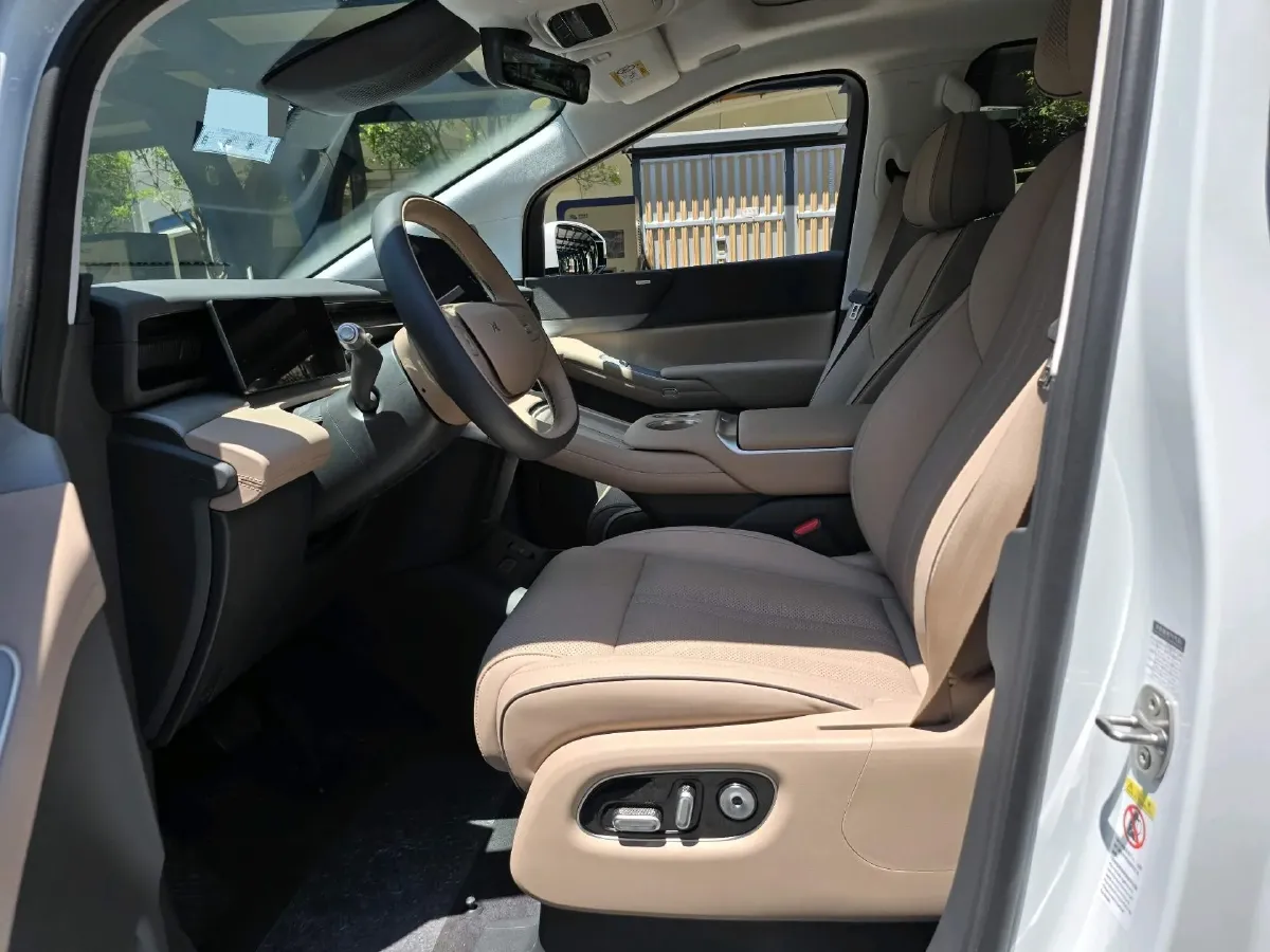 2025 Xpeng X9 BEV,autocango,china used car exporter,china ev exporter,chinese used car exporter,chinese used ev exporter