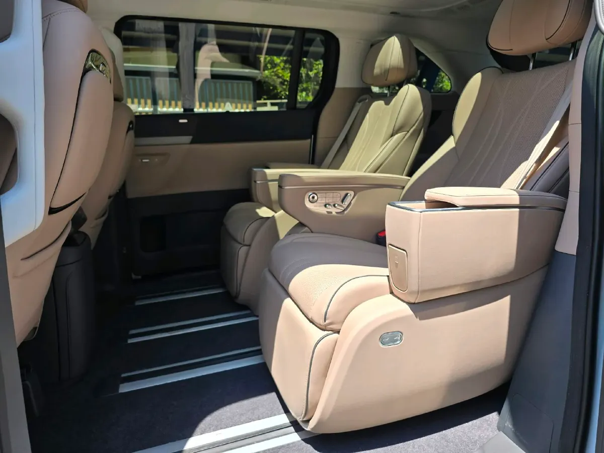 2025 Xpeng X9 BEV,autocango,china used car exporter,china ev exporter,chinese used car exporter,chinese used ev exporter