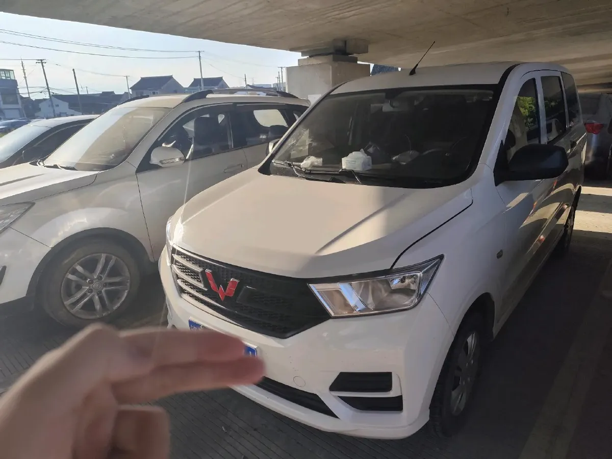 2021 WuLing HongGuang 1.5L 99HP L4 6MT,autocango,china used car exporter,china ev exporter,chinese used car exporter,chinese used ev exporter