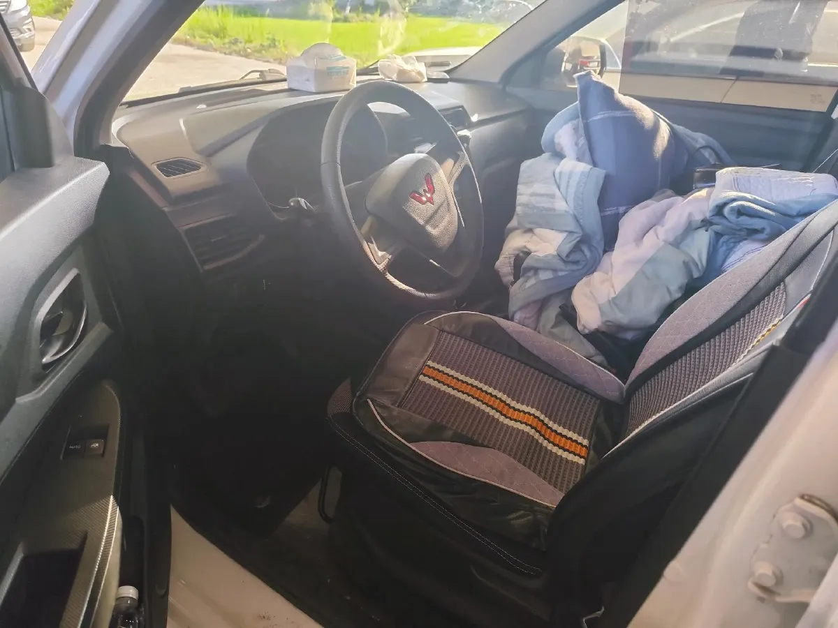 2021 WuLing HongGuang 1.5L 99HP L4 6MT,autocango,china used car exporter,china ev exporter,chinese used car exporter,chinese used ev exporter