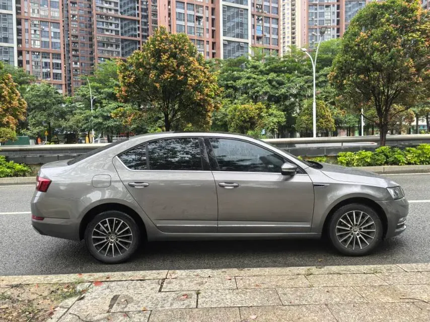 2019 Skoda Octavia 1.5L 116HP L4 6AT,autocango,china used car exporter,china ev exporter,chinese used car exporter,chinese used ev exporter